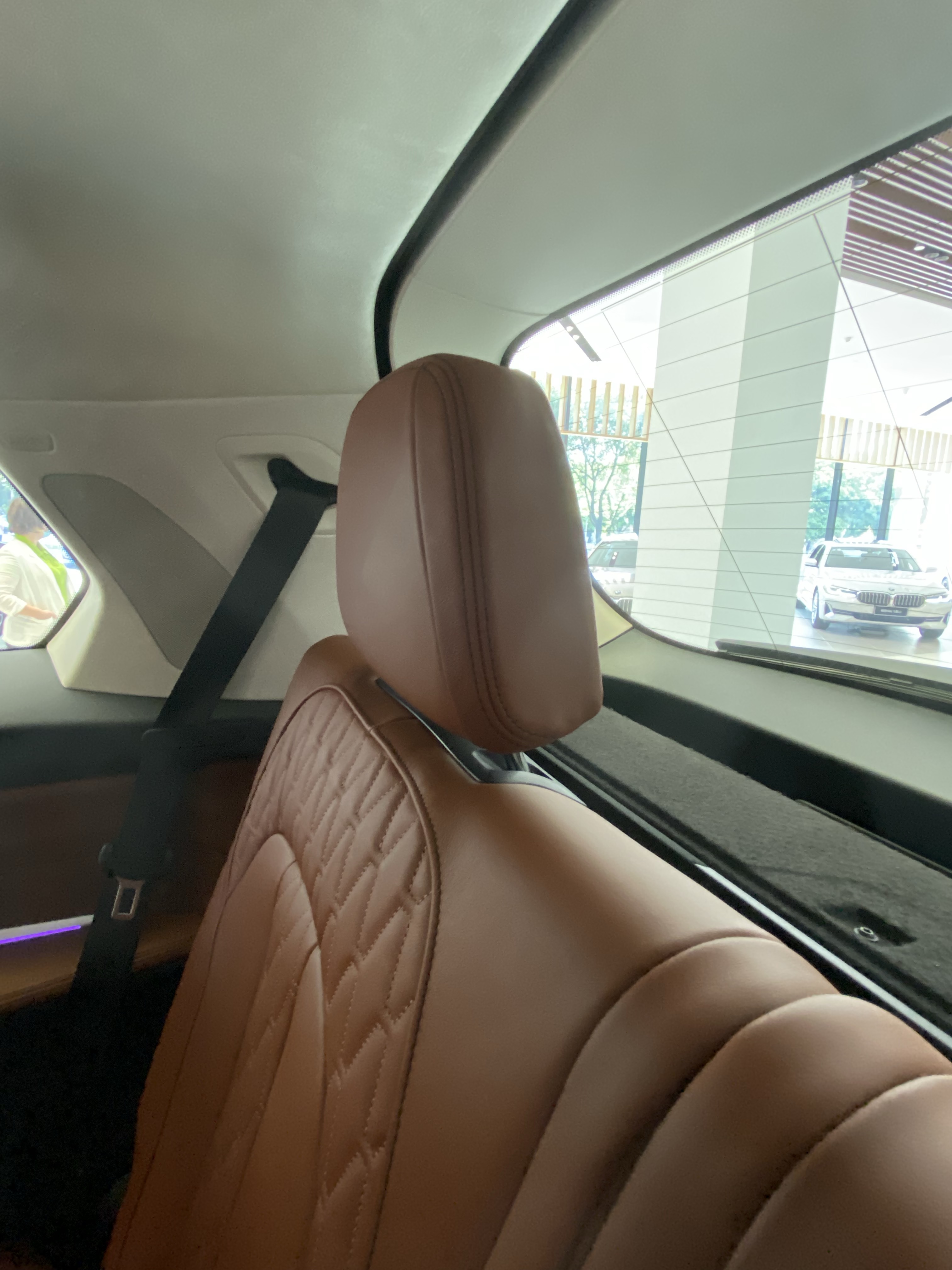 材料工程师评静态BMW X7：百万级宝马不该有槽点｜潘工车记
