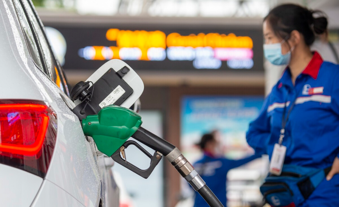 10万左右，新能源车和燃油车，哪种用车成本更低？