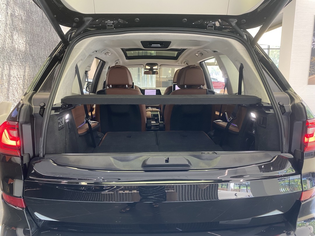 材料工程师评静态BMW X7：百万级宝马不该有槽点｜潘工车记