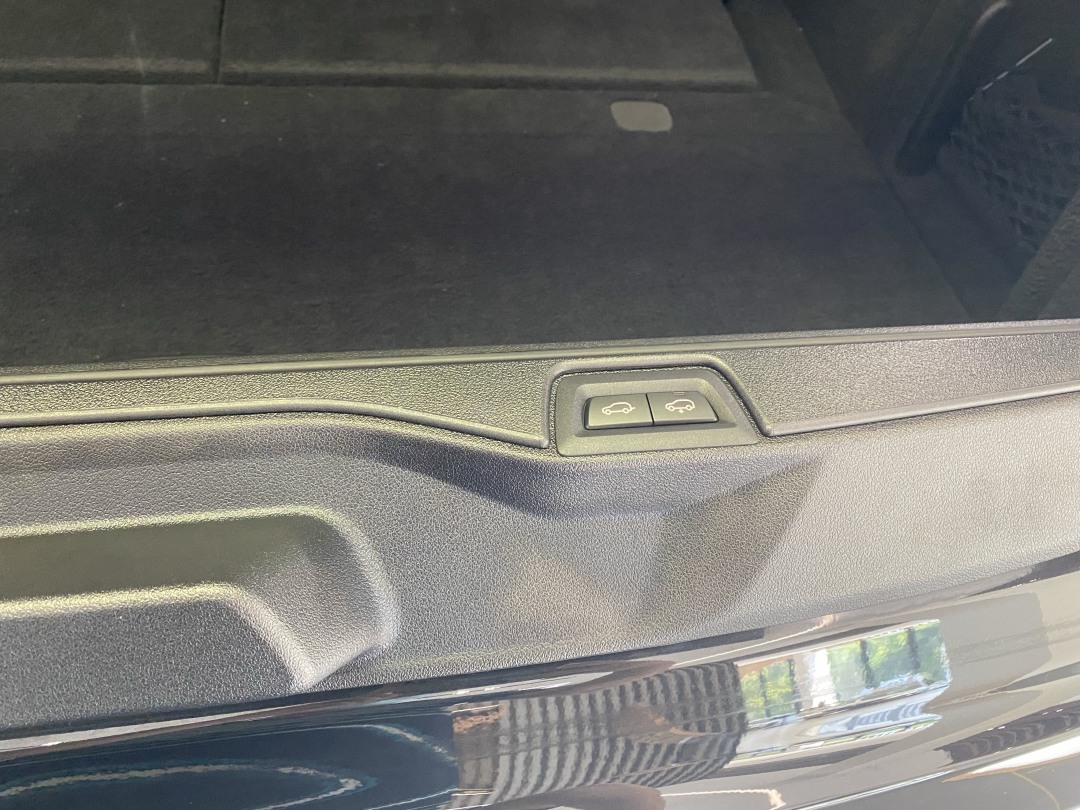 材料工程师评静态BMW X7：百万级宝马不该有槽点｜潘工车记