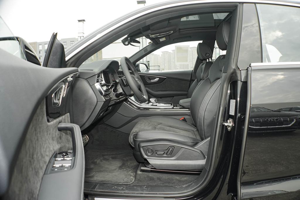 奥迪Q8限时优惠5.73万 欢迎试乘试驾