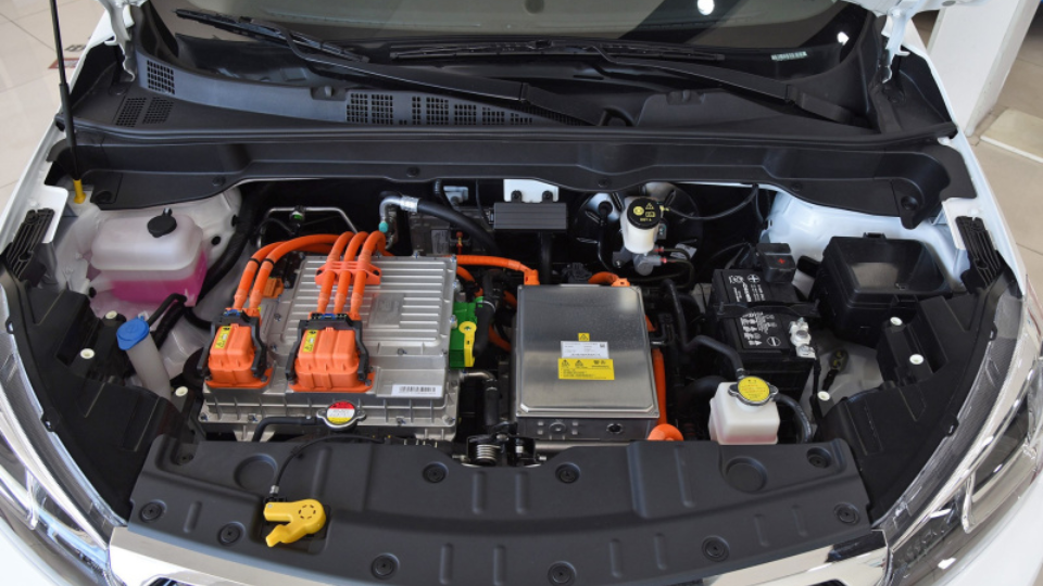 每天電費花銷4塊3，開長安CS15EV比坐公交便宜？