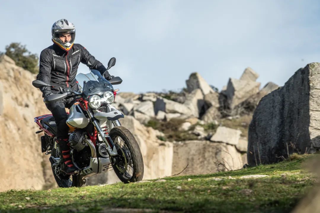 全新Moto Guzzi V85 TT，动力+配置双升级！