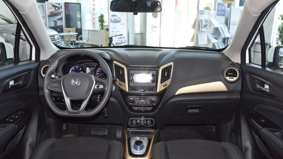 每天電費花銷4塊3，開長安CS15EV比坐公交便宜？