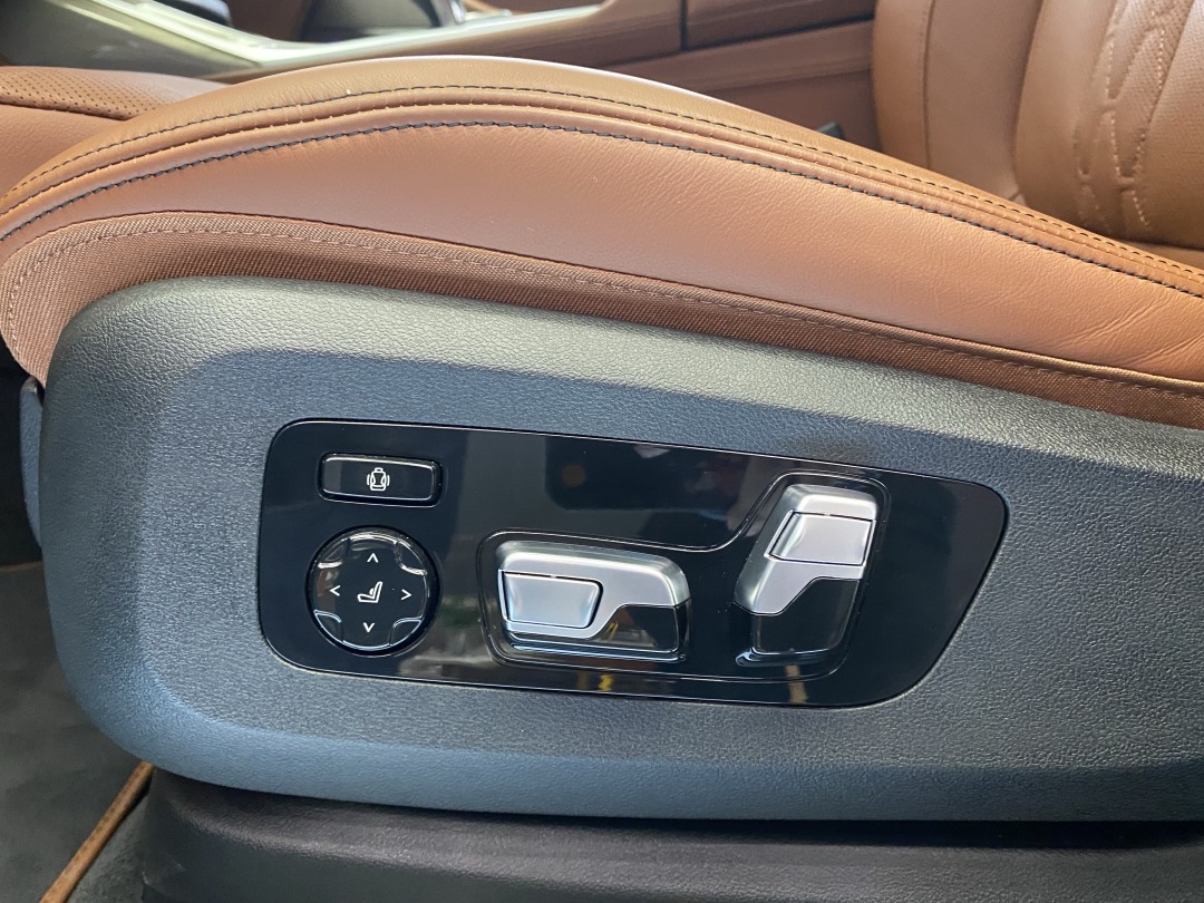 材料工程师评静态BMW X7：百万级宝马不该有槽点｜潘工车记