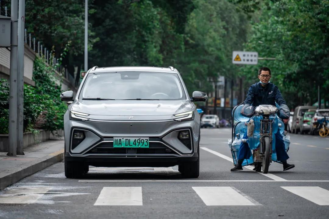 頂配續(xù)航超500、加速小于5秒，這個(gè)品牌的中型電動(dòng)車只賣26萬(wàn)