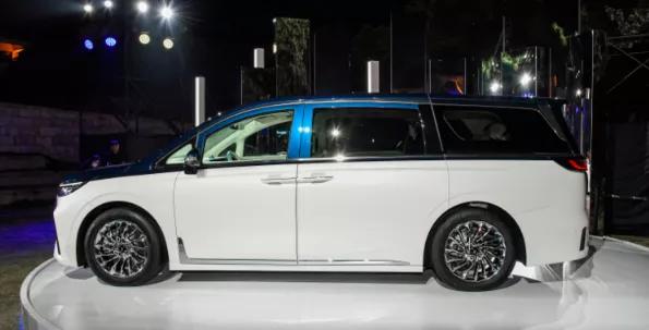 加价赛那，都赢不了“可油可电”的增程式岚图梦想家