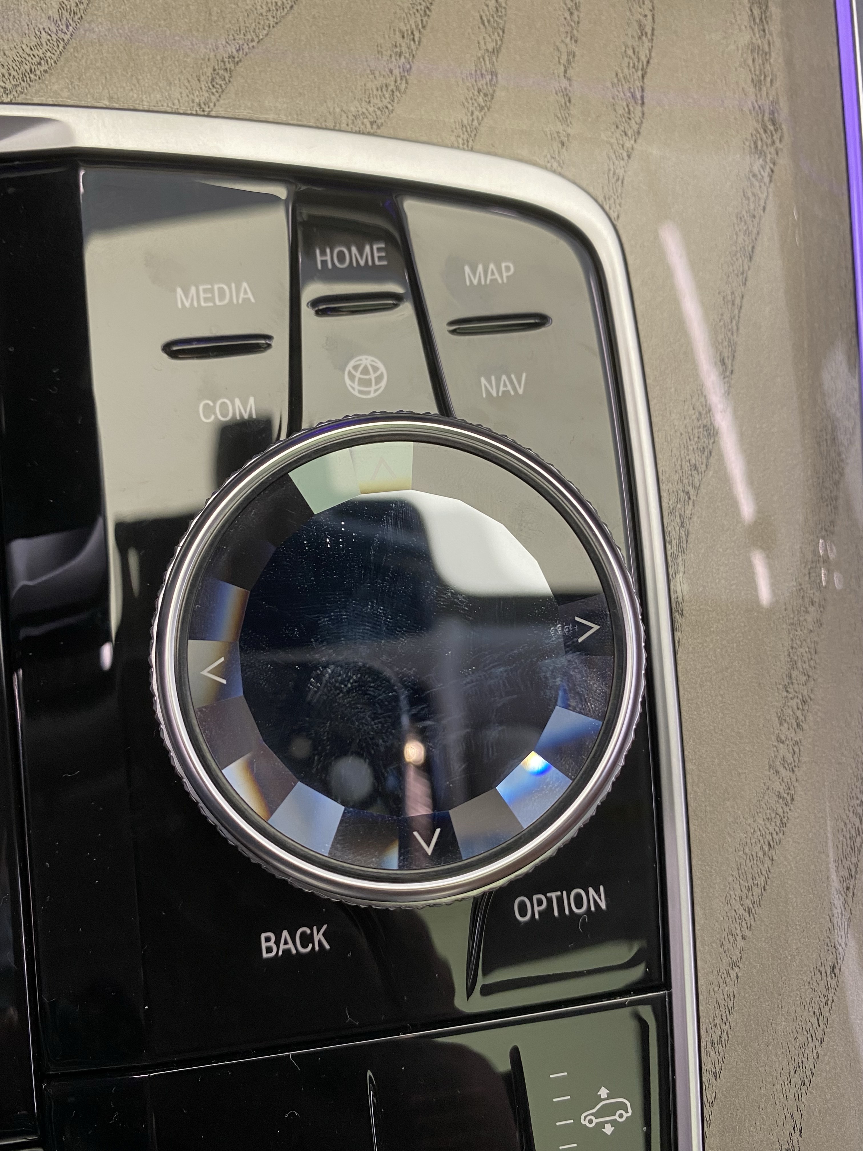 材料工程师评静态BMW X7：百万级宝马不该有槽点｜潘工车记