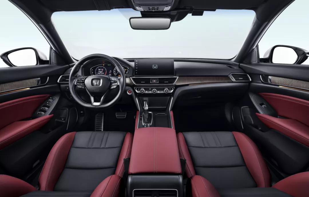 本田英仕派，这款车和雅阁同源，配置与售价还更有性价比