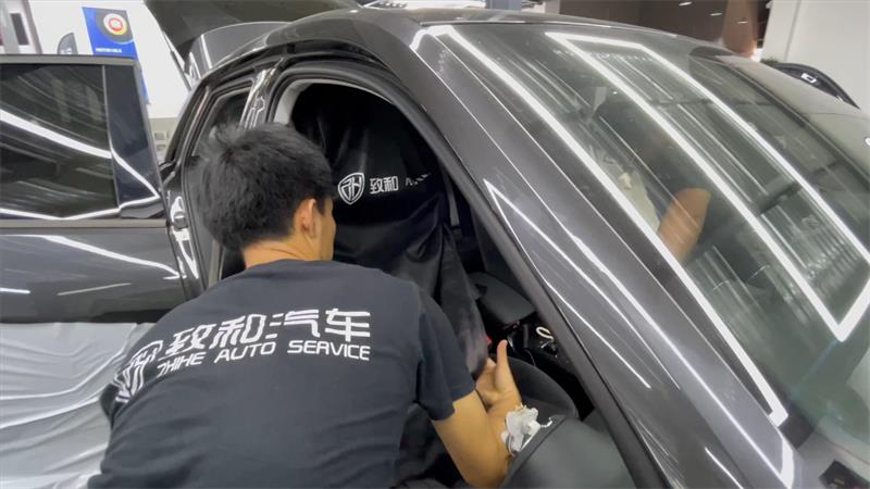 奥迪Q2升级原厂全套14喇叭B&O音响  驾驶舱秒变音乐厅