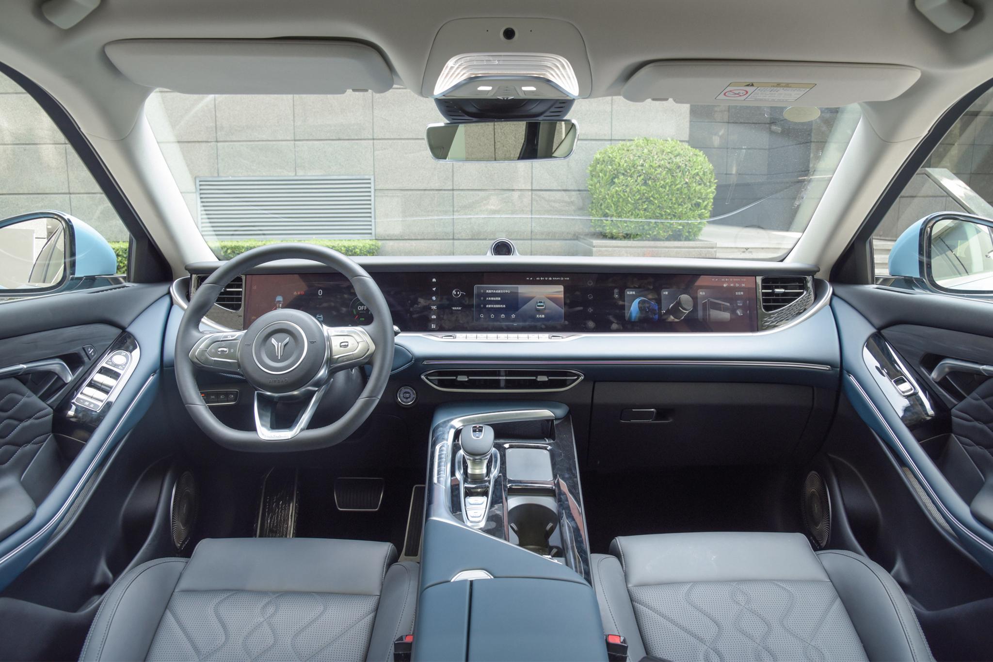 岚图FREE售31.36万起，颜值高设计好，配1.5T涡轮引擎，操控不错