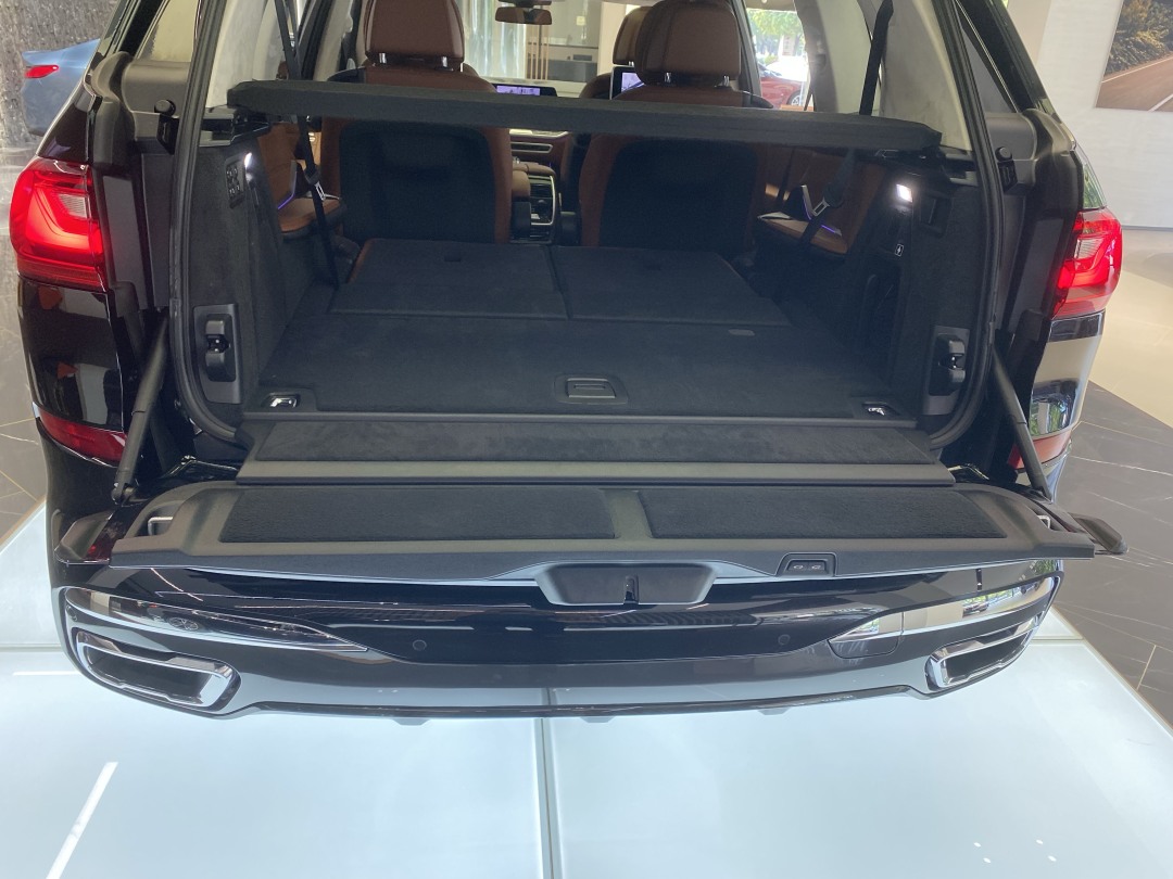 材料工程师评静态BMW X7：百万级宝马不该有槽点｜潘工车记