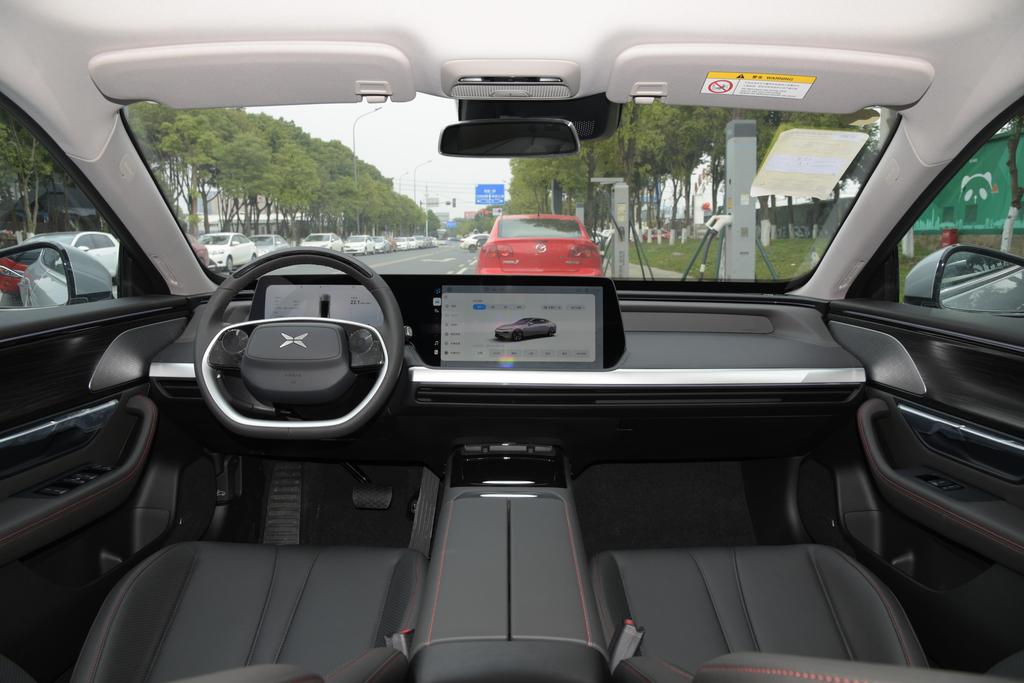 小鹏P7是一款为年轻新贵打造的超长续航智能轿跑