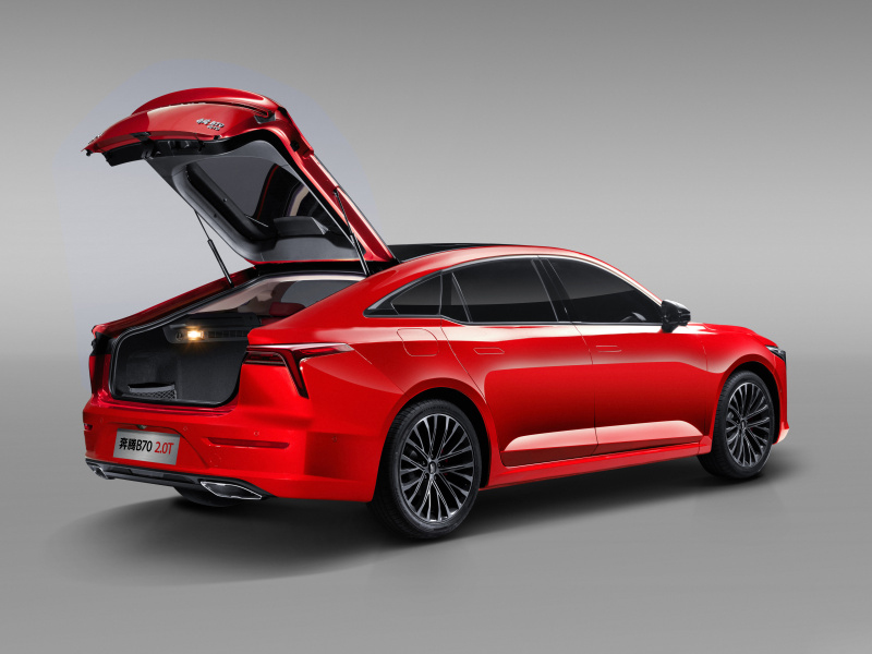 奔腾B70 2.0T车型上市 13.59-14.59万元 零百加速7.86秒