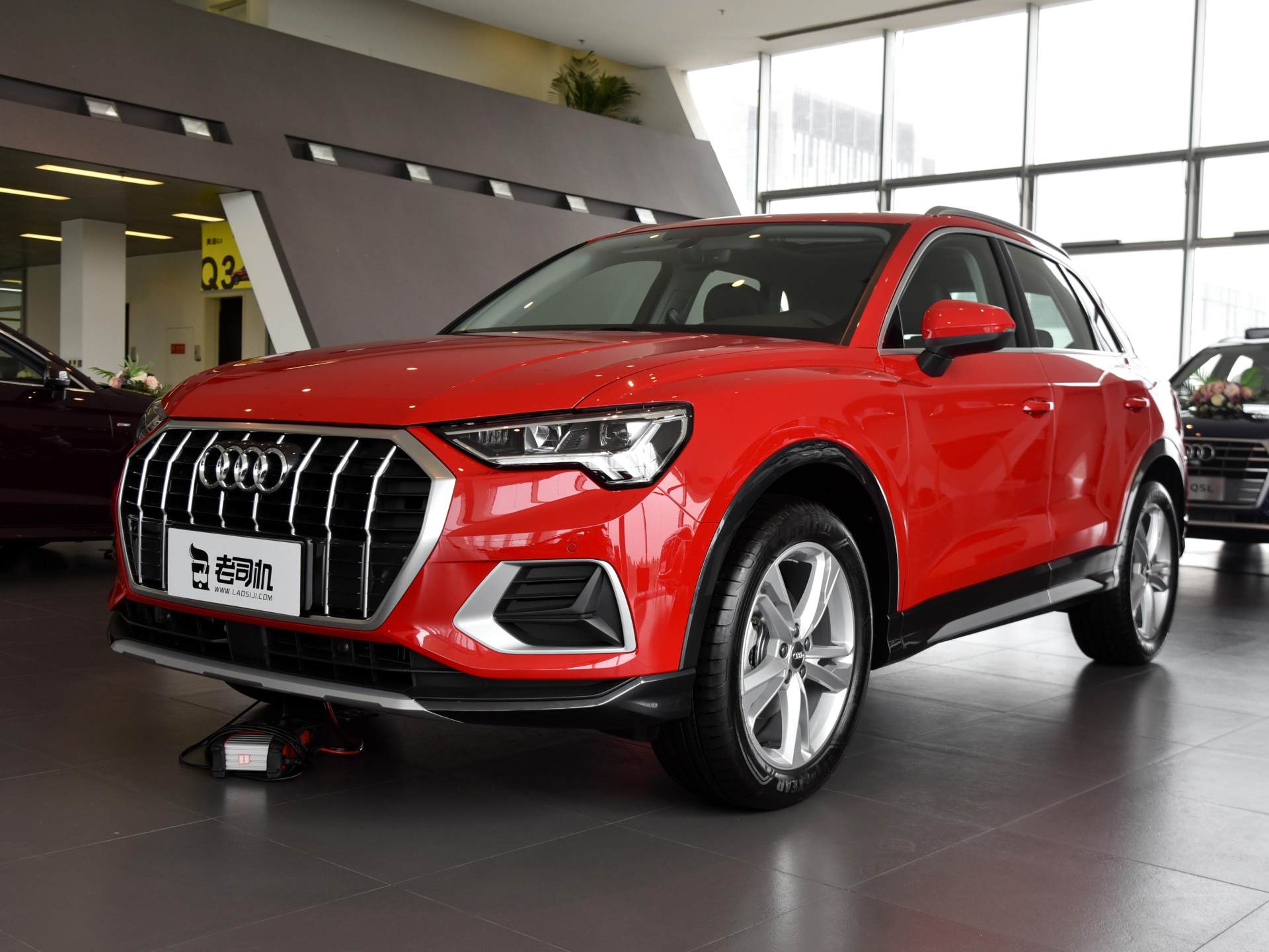 入门级豪华SUV，后排宽敞开着省油，实拍奥迪Q3