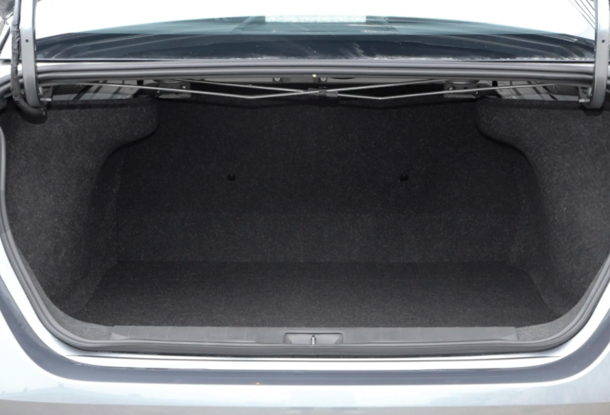 十多万家用车推荐，日产轩逸1.6L+CVT，油耗4.9L，哪款更实惠？