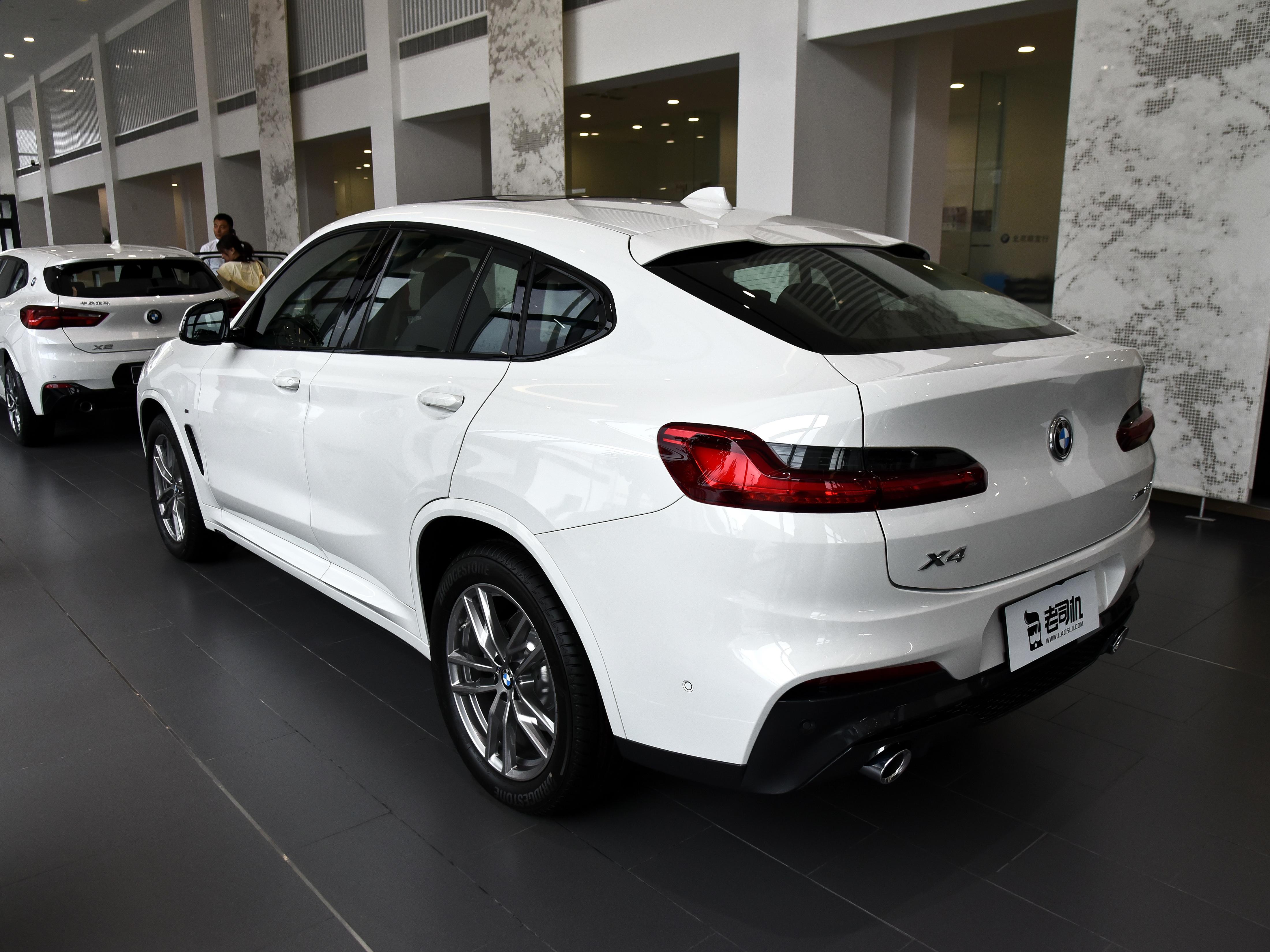 0t 8at,配备四驱系统,这台车才是真实的宝马!实拍宝马x4