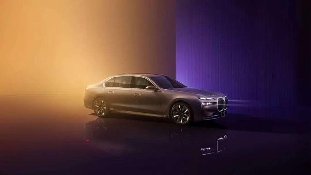 创新颠覆想象，7系BMW i7全球首发