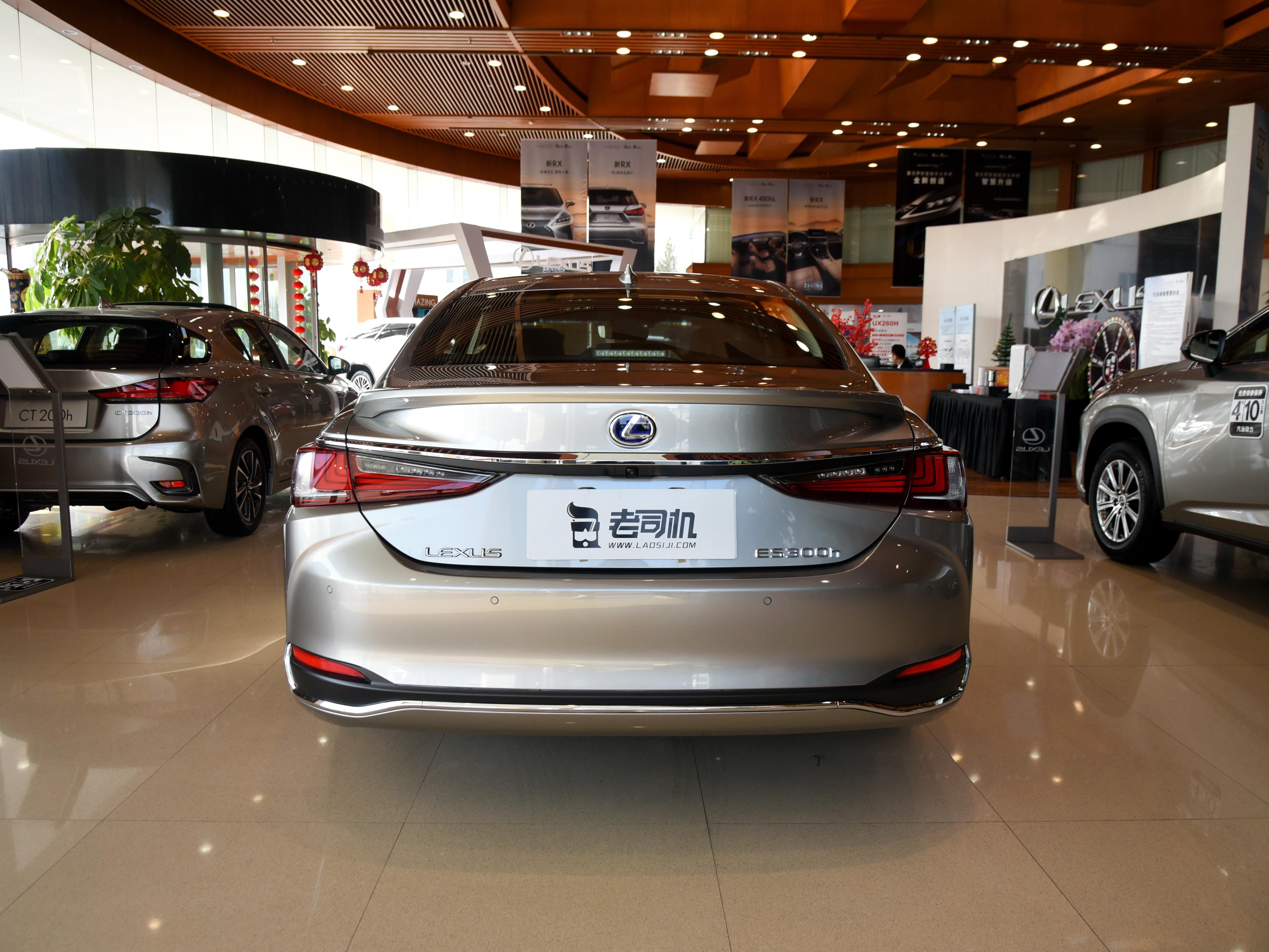 2l/100km,混动车型,后期成本低,实拍雷克萨斯es