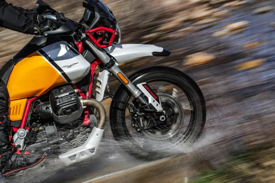 全新Moto Guzzi V85 TT，动力+配置双升级！