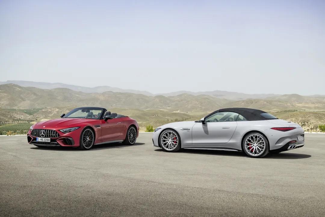 这款奔驰四座轿跑采用跑车平台、V8发动机，性能堪比法拉利