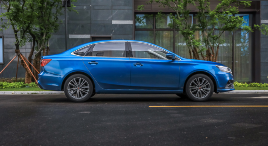 國產“省油王”？10萬不到就能買，榮威i6到底值不值？