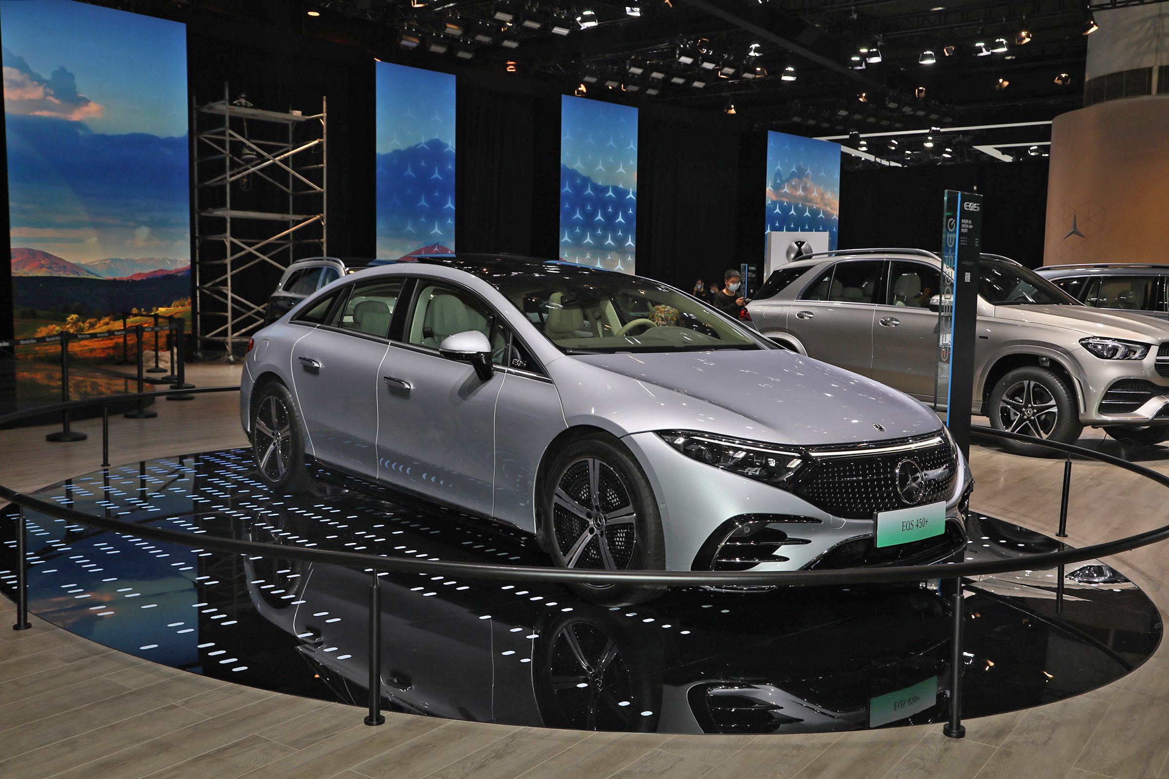 奔驰新能源汽车价格表特写