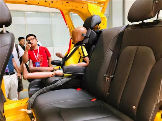 荣威RX3一体式儿童安全座椅给孩子怎样的保护？