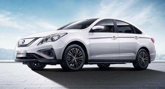 不用月薪过万也能开的新能源车 风行S50EV值得选择