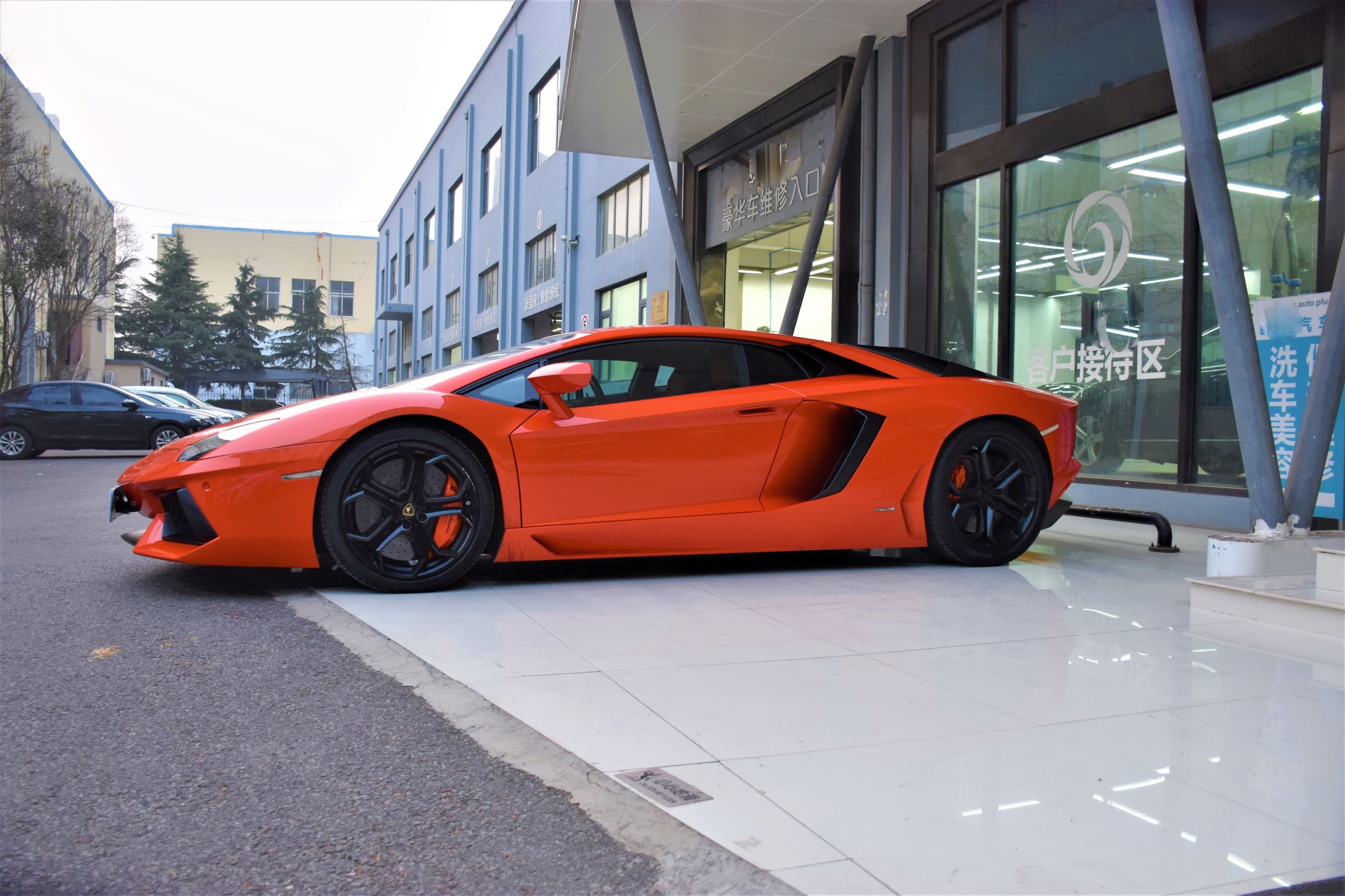 第一次开兰博基尼Aventador LP 700是种什么体验？