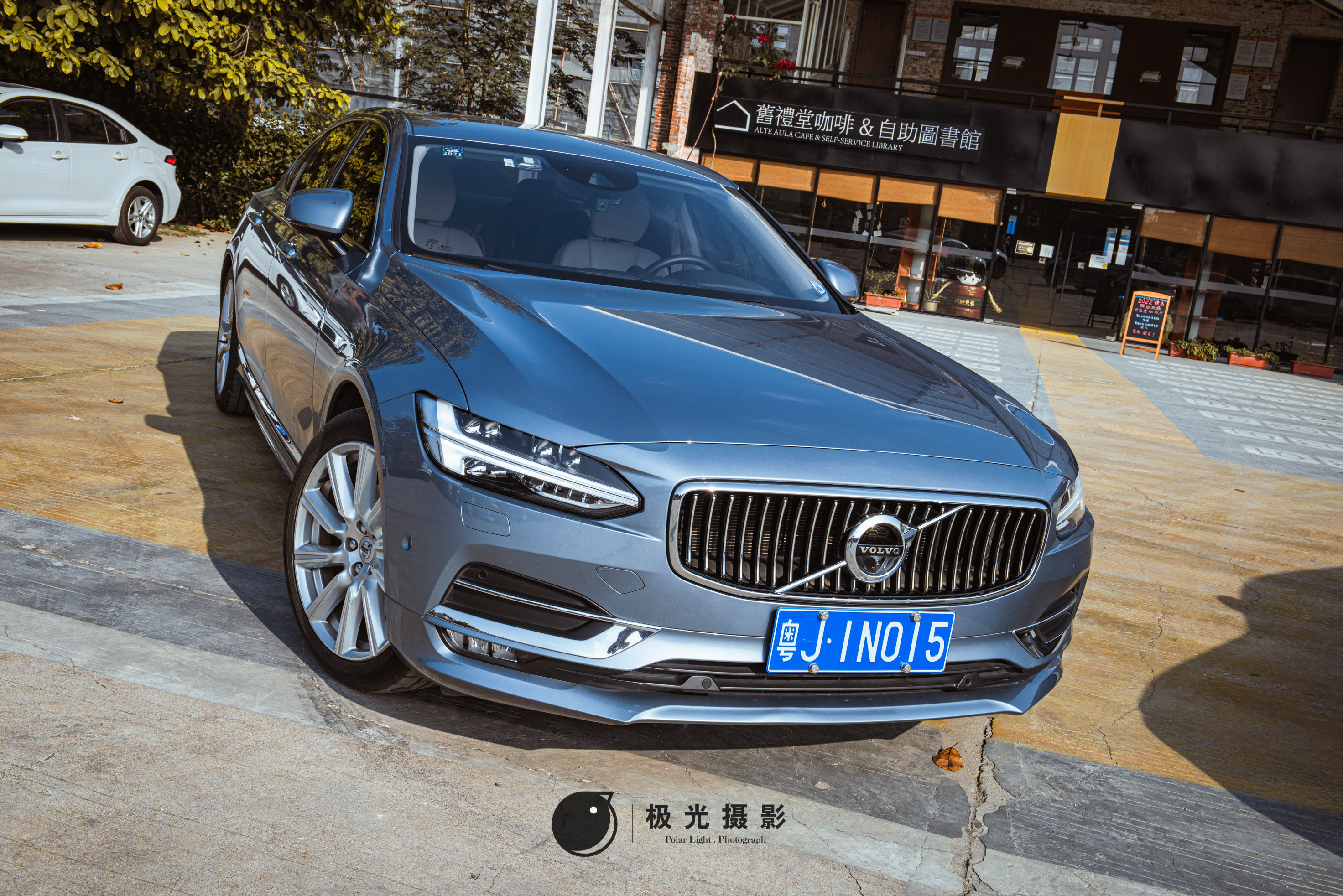 “沃尔玛”的非正式较量：S90 T5 与 525Li