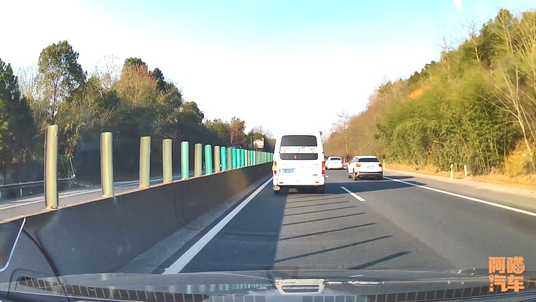 高速节假日免费，为何就不能改成自行选择免费时间，告诉你真相