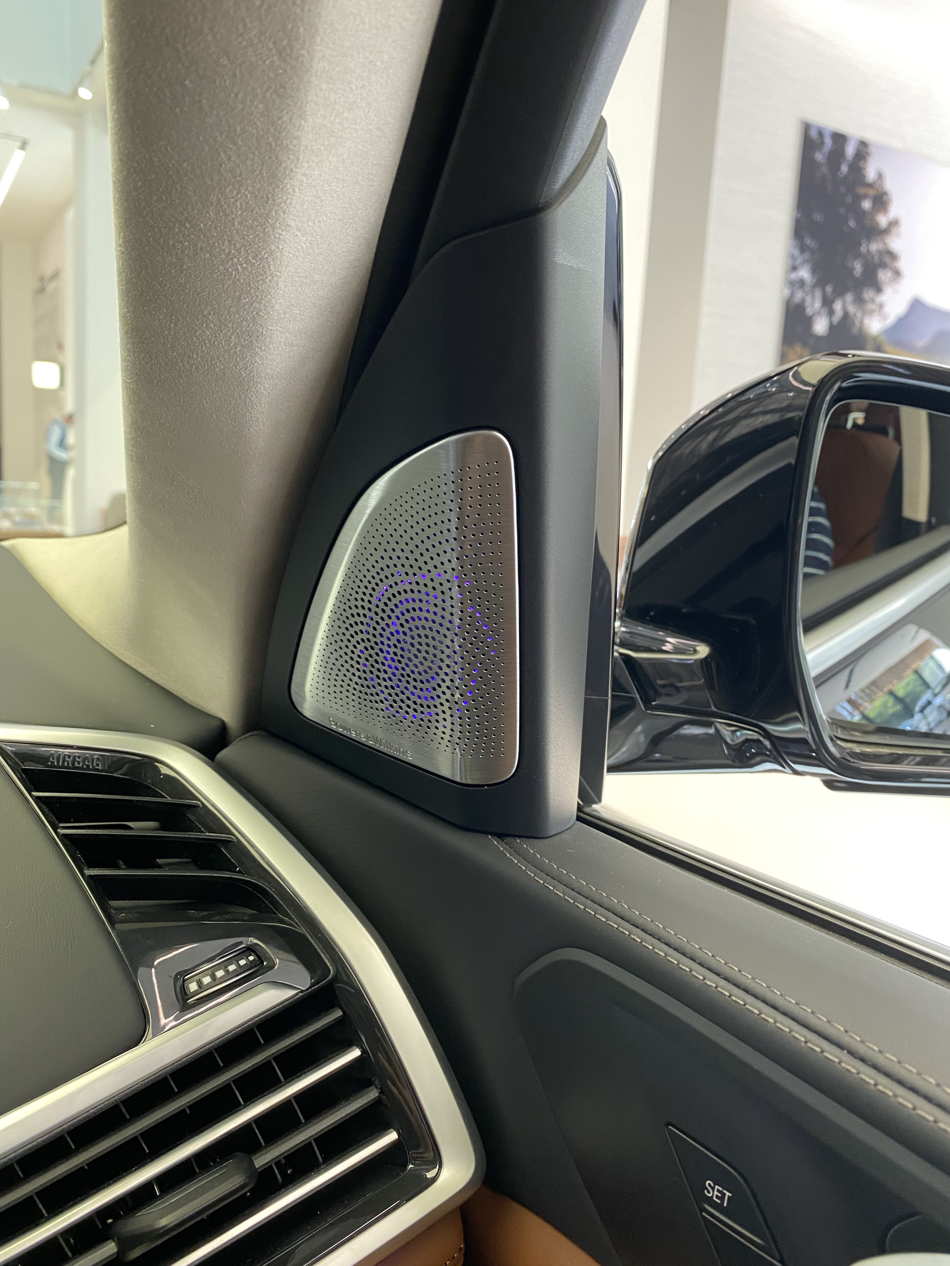 材料工程师评静态BMW X7：百万级宝马不该有槽点｜潘工车记