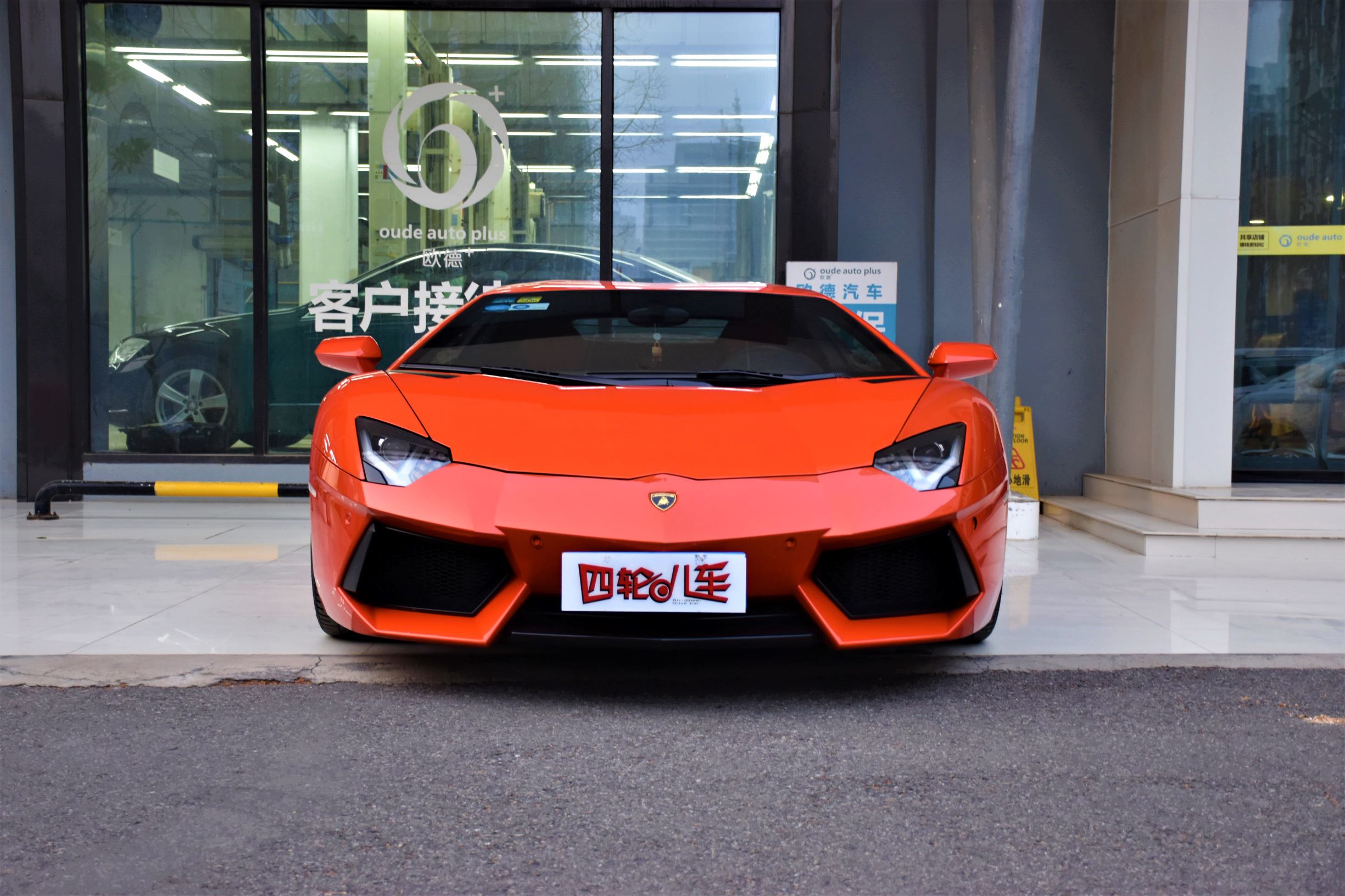 首次驾驶兰博基尼Aventador的震撼体验