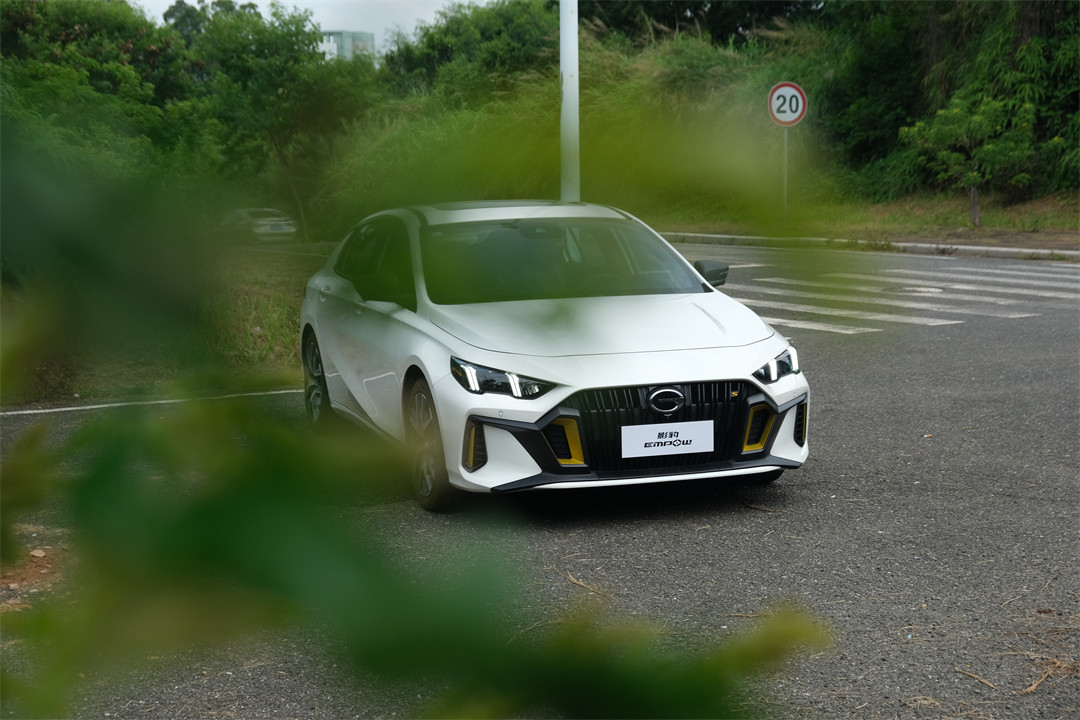 10万级最火轿车——传祺影豹 但开起来真有那么好吗？