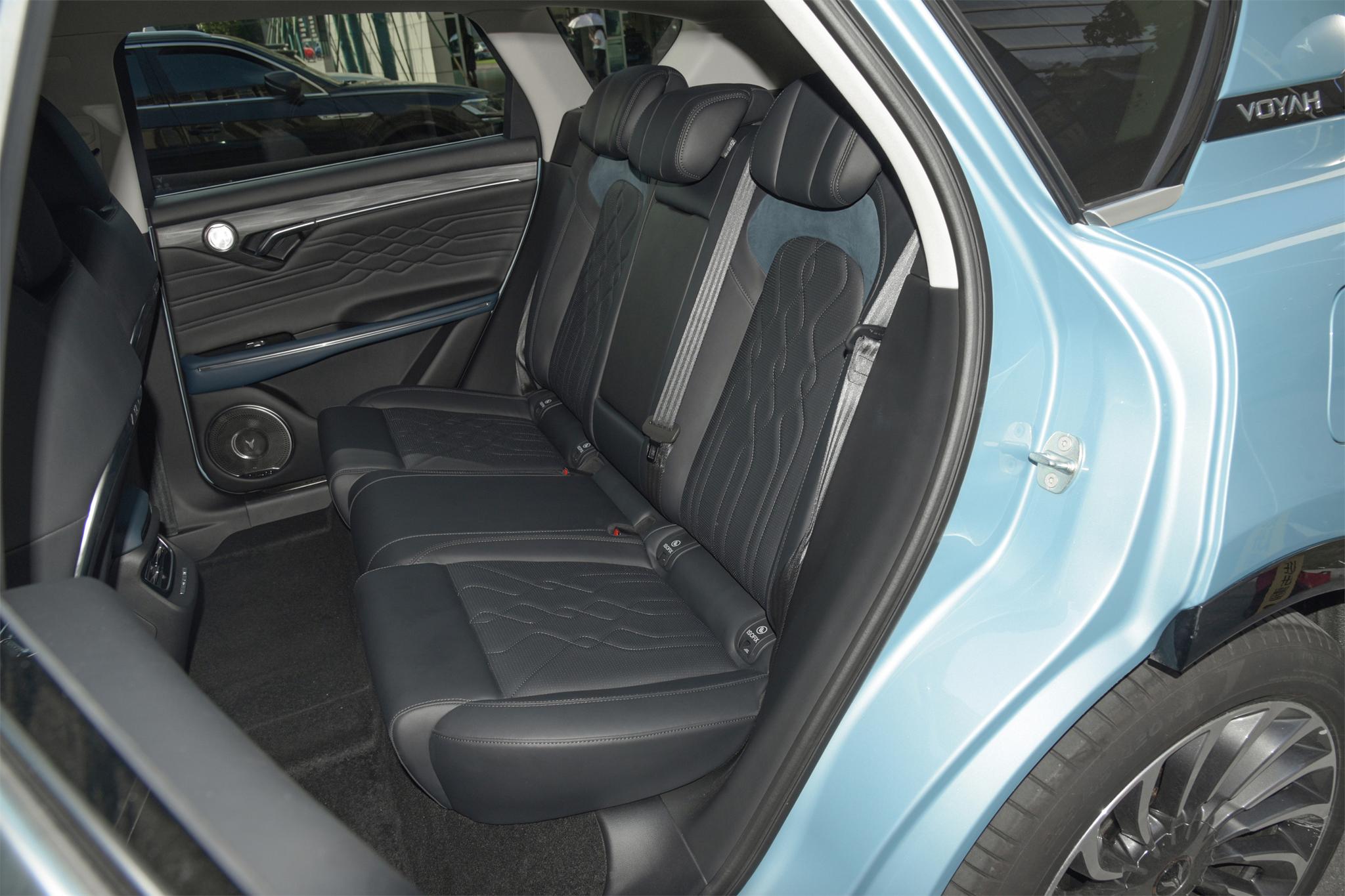 岚图FREE：空间优异，扭矩1040N·m，内饰讨喜，商务家用都行