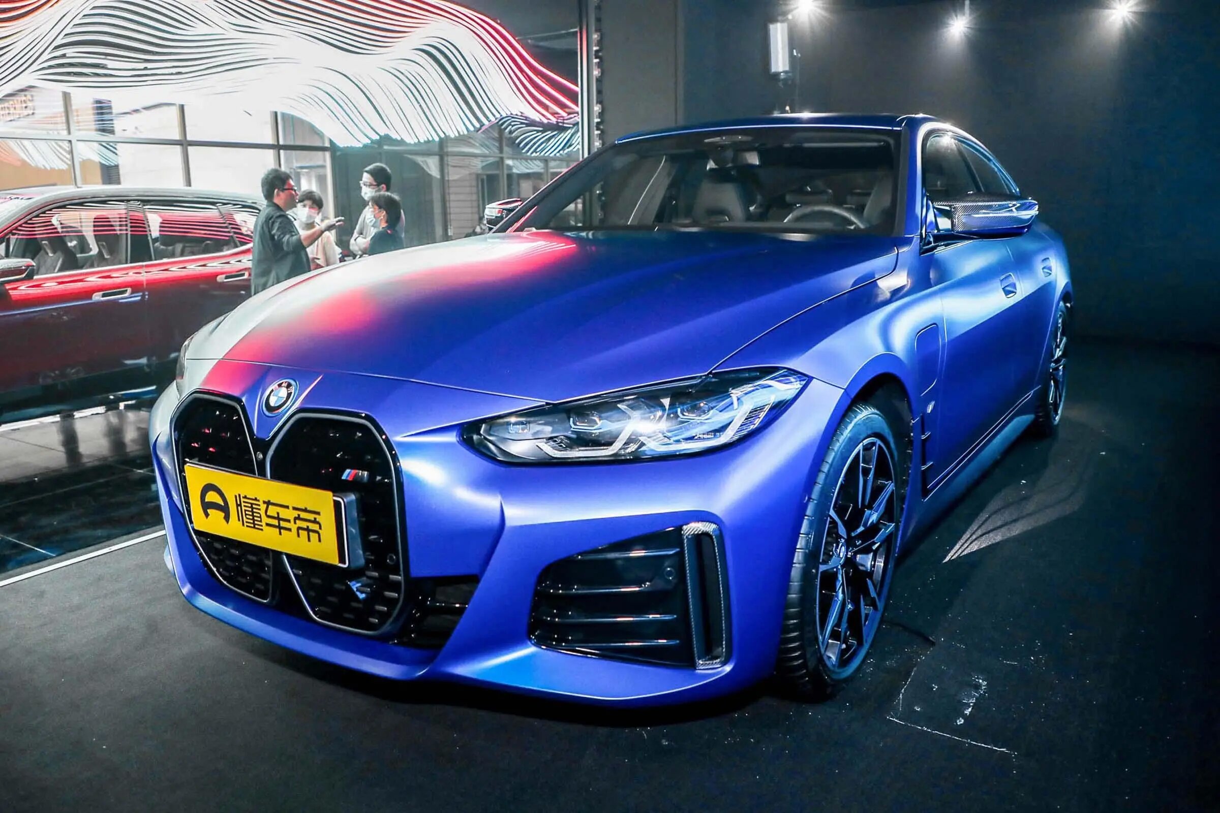 以运动性能为导向的"宝马i4"电动汽车,实力到底如何?