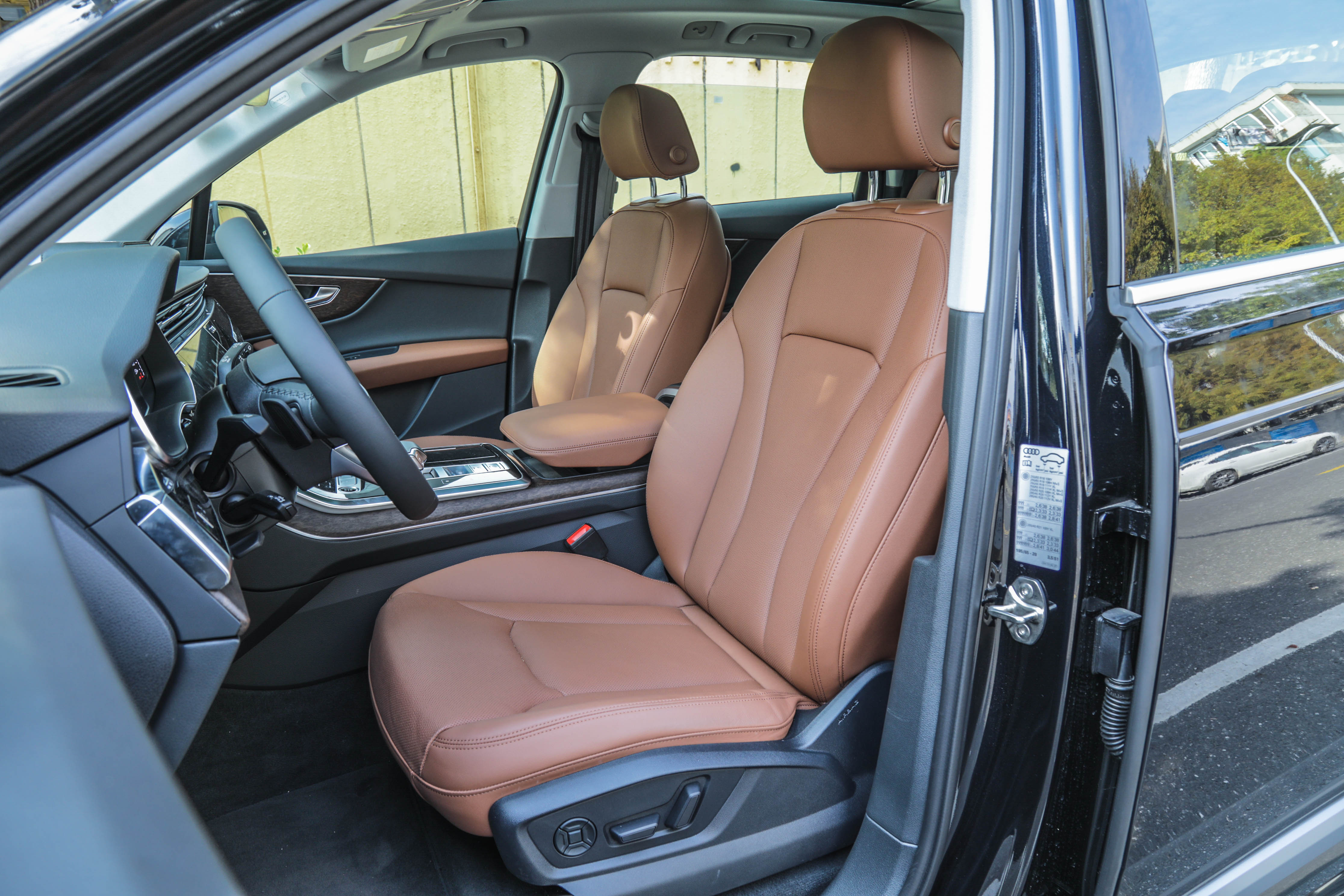 0t 空气悬架 试奥迪q7 旗舰车应有的气场