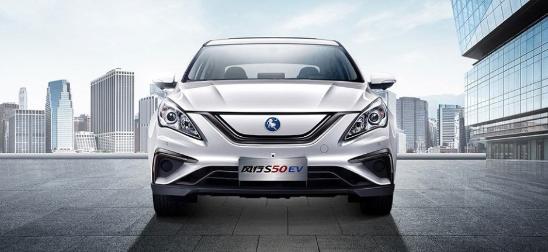 不用月薪过万也能开的新能源车 风行S50EV值得选择