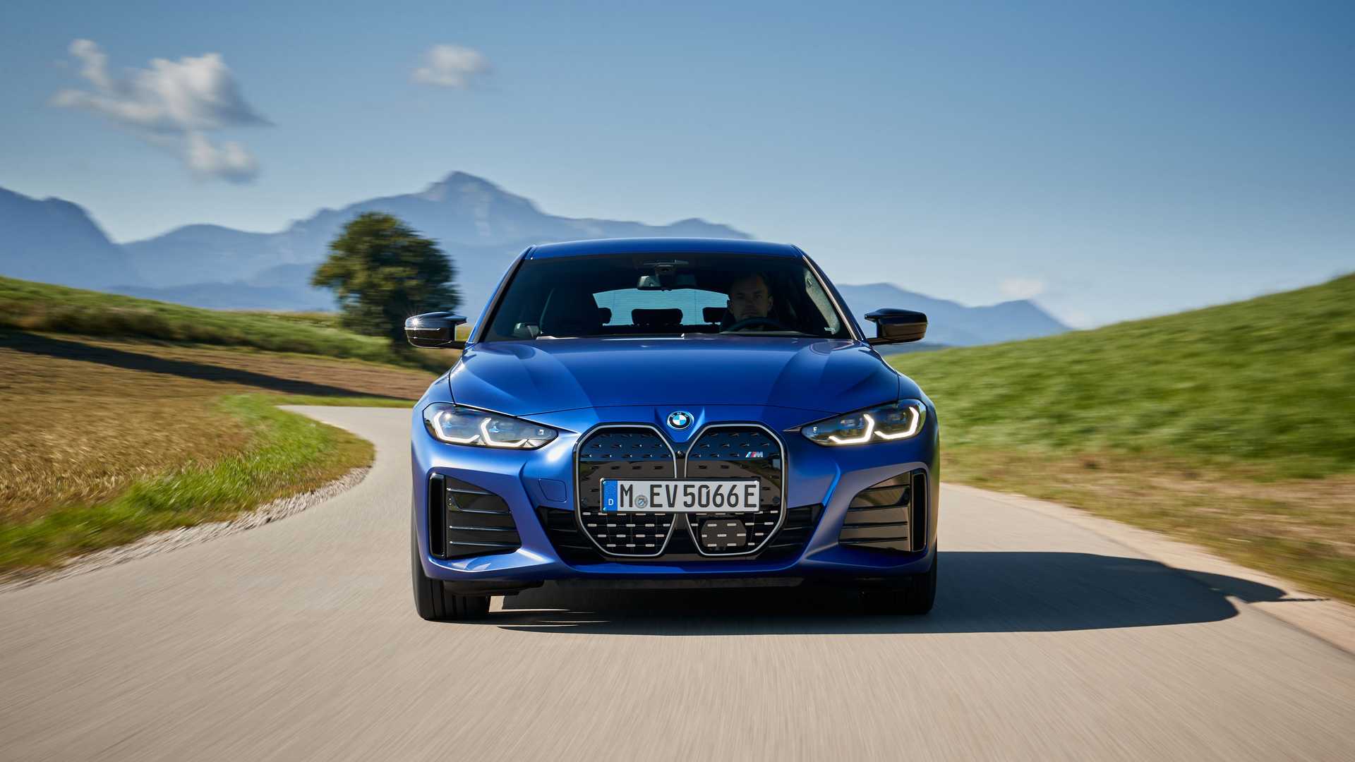 全新内饰加持 宝马i4量产下线 有望今年内上市_太平洋号