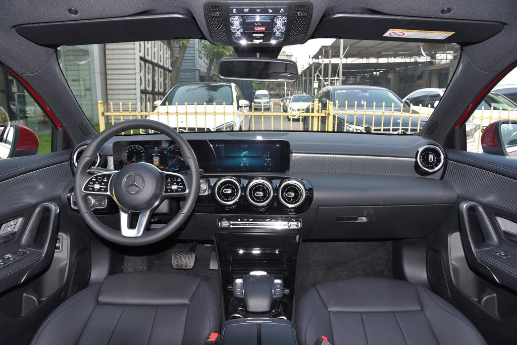 惊喜福利到, 汕头奔驰A级购车优惠40000元, 期待您的光临