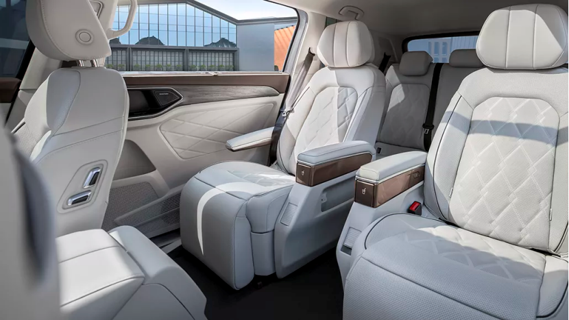 内饰绝对亮眼,三排和尾箱空间还可优化!试驾上汽大众新威然