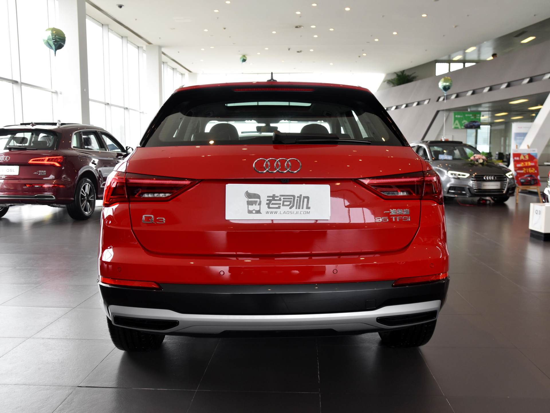 入门级豪华SUV，后排宽敞开着省油，实拍奥迪Q3