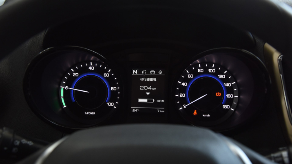 每天電費花銷4塊3，開長安CS15EV比坐公交便宜？