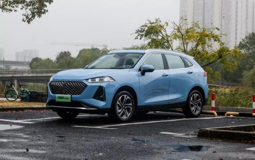 国产Model 3/Y入门版车型涨价4752元；极星5官图公布