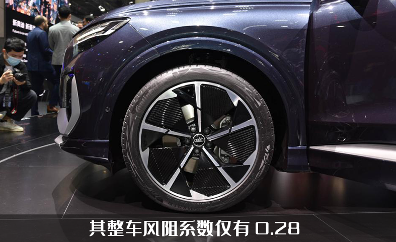 奥迪开始发力新能源，奥迪Q4 E-TRON亮相，只能说灯厂就是灯厂！