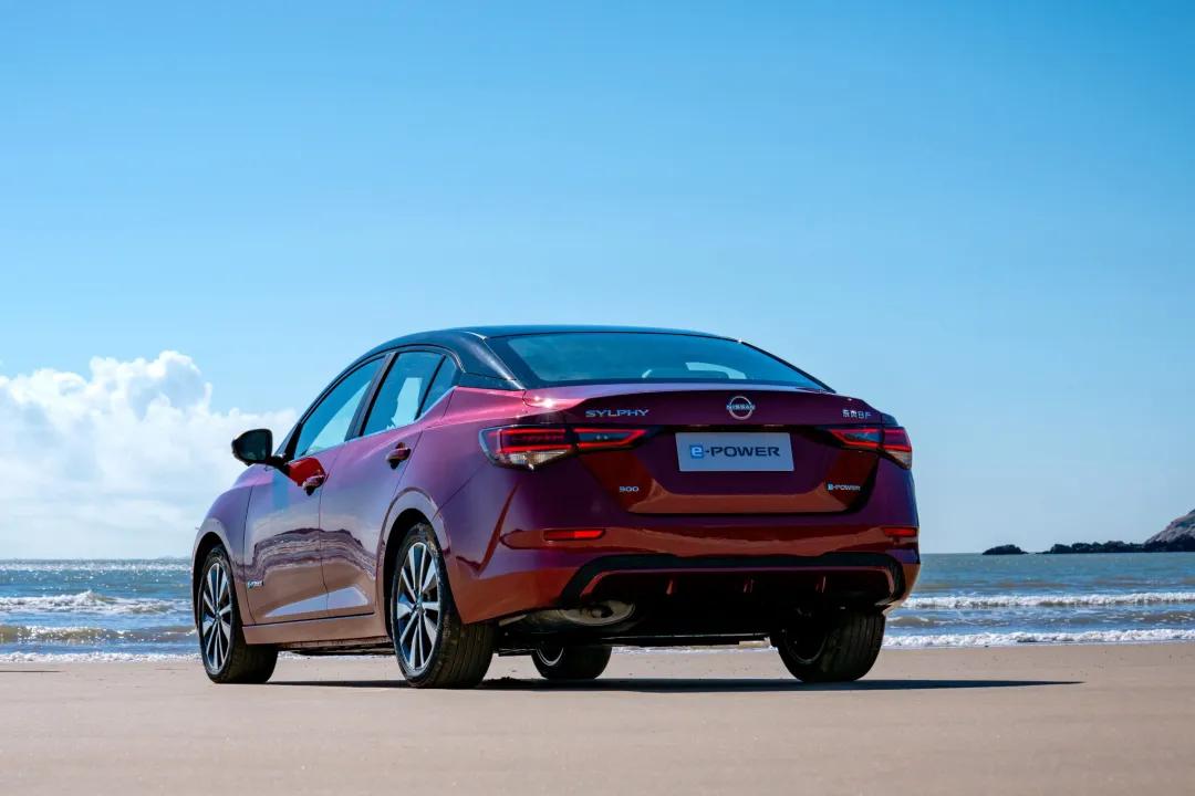 这款日系新能源轿车顶配售价15万，却比丰田混动车型更省油