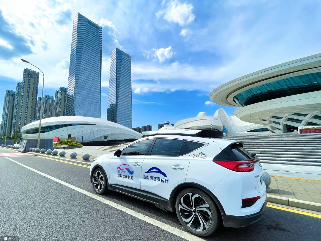 奔驰EQS上市；高尔夫车机将迎重大升级