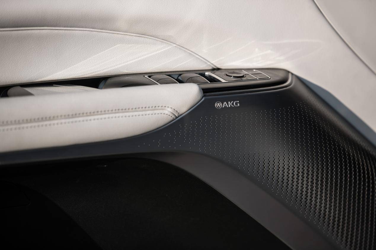 凯迪拉克LYRIQ锐歌开启大定，纯电豪华SUV新标杆来了！