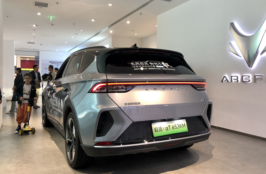 人气爆棚,展车脱销!极狐空间登陆8D重庆